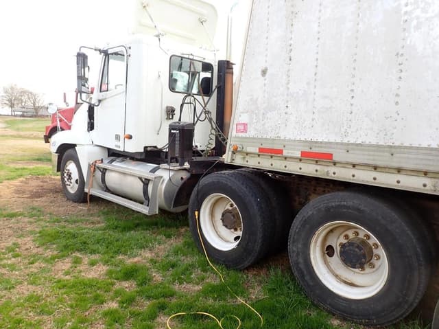 Image of Freightliner Century Class equipment image 3