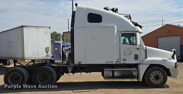 Image of Freightliner Century Class equipment image 3