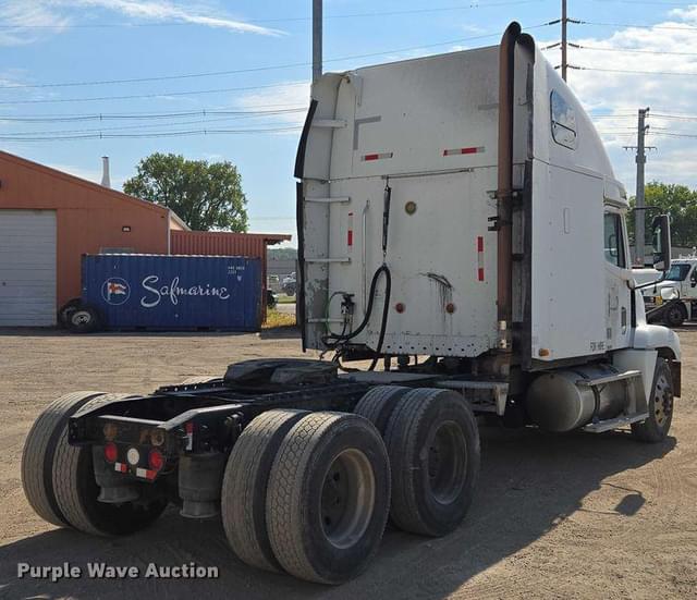Image of Freightliner Century Class equipment image 4