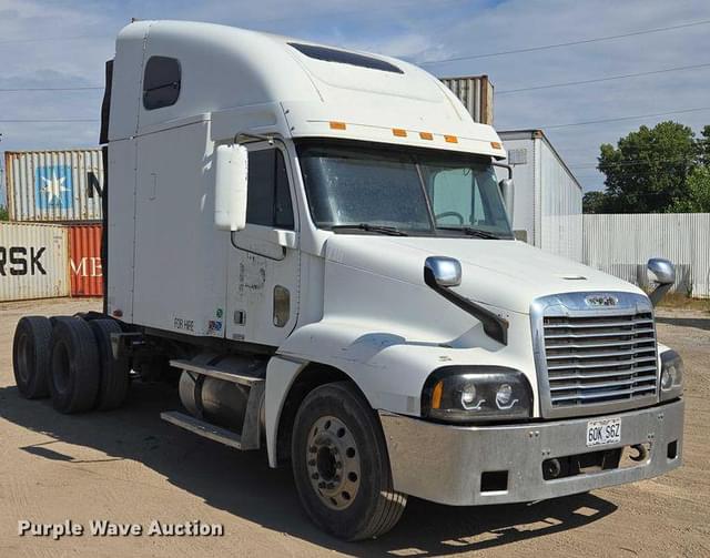 Image of Freightliner Century Class equipment image 2