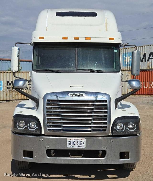 Image of Freightliner Century Class equipment image 1