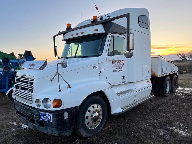 1999 Freightliner Century Equipment Image0