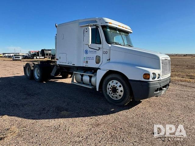 Image of Freightliner Century Class equipment image 4