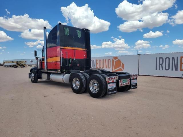 Image of Freightliner Classic XL equipment image 2