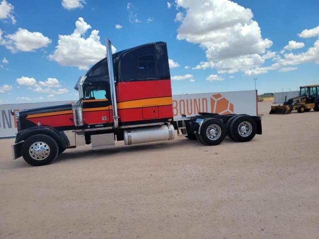 Image of Freightliner Classic XL equipment image 1