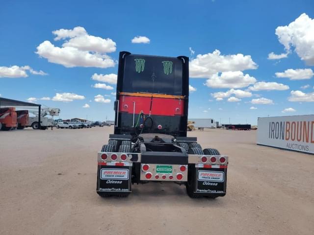 Image of Freightliner Classic XL equipment image 3