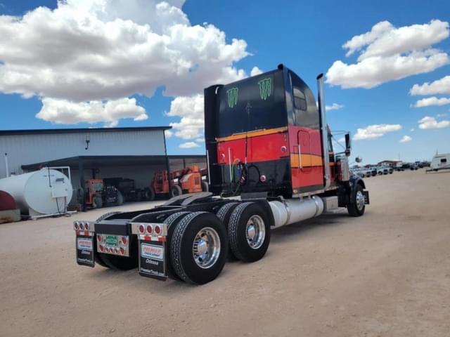 Image of Freightliner Classic XL equipment image 4