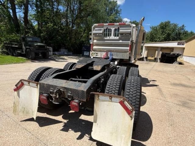 Image of Freightliner FL112 equipment image 4