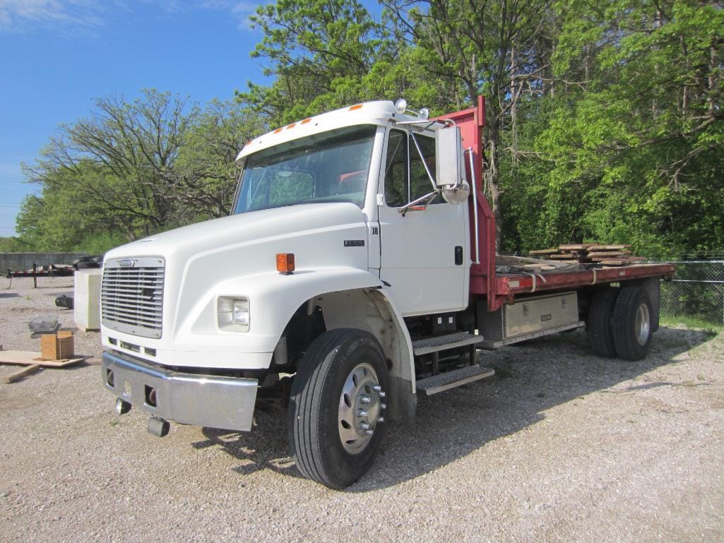 Main image Freightliner FL106
