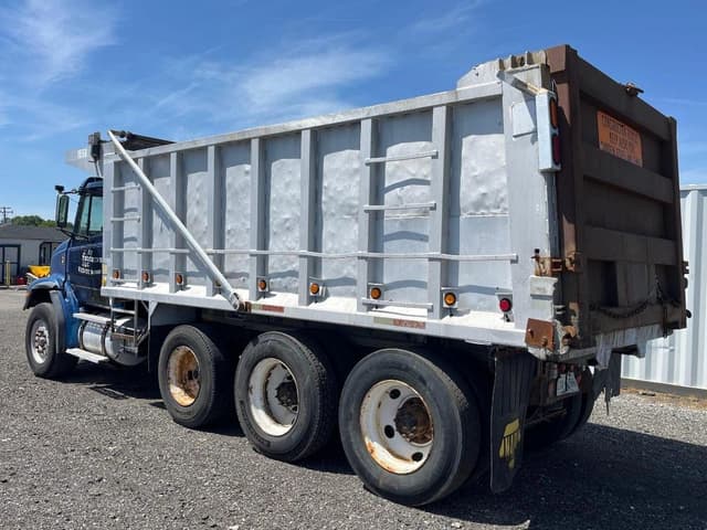 Image of Freightliner FL112 equipment image 1