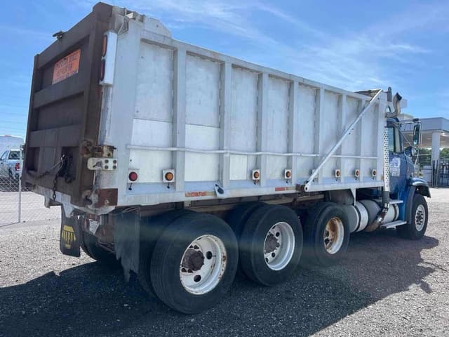 Image of Freightliner FL112 equipment image 4