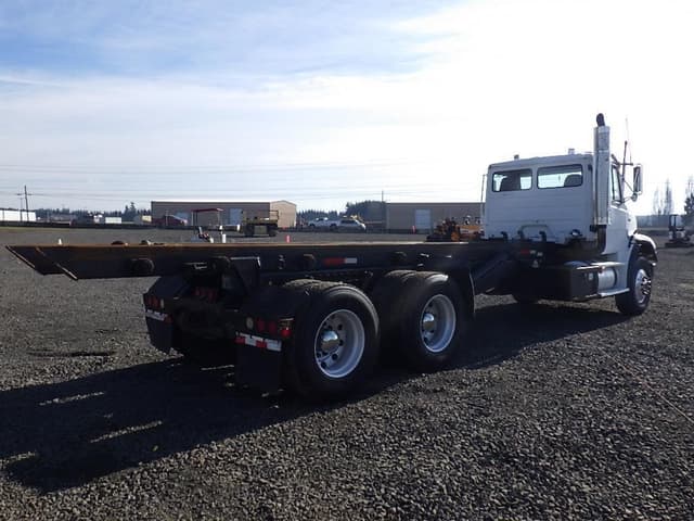 Image of Freightliner FL112 equipment image 4