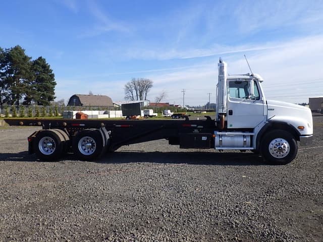 Image of Freightliner FL112 equipment image 3