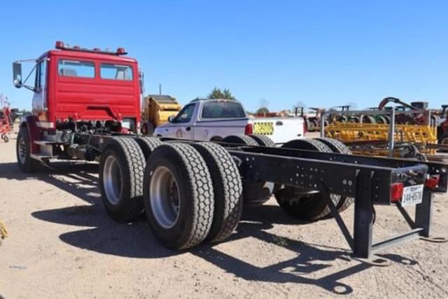 Image of Freightliner FL112 equipment image 3