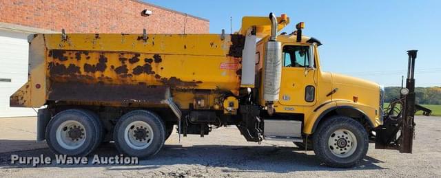 Image of Freightliner FL112 equipment image 3