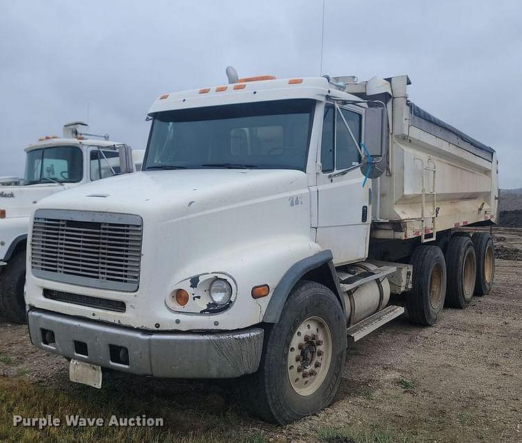1999 Freightliner FL112 Equipment Image0