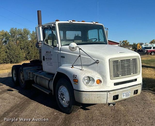 Image of Freightliner FL112 equipment image 2