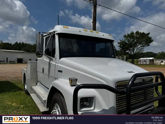 Image of Freightliner FL60 equipment image 1