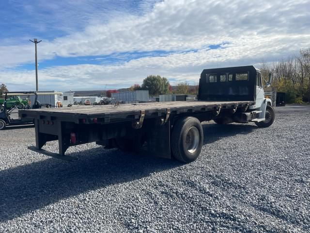 Image of Freightliner FL60 equipment image 2