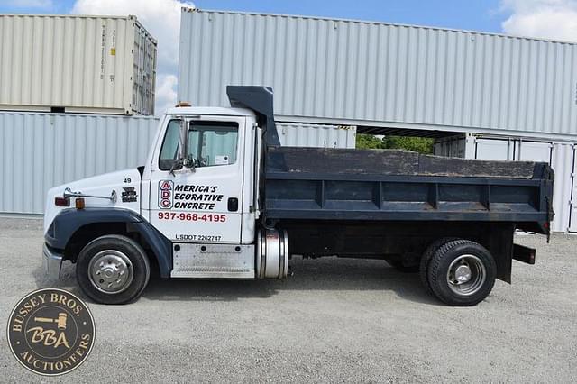 Image of Freightliner FL60 equipment image 4