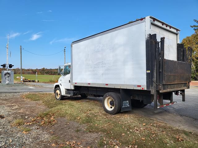 Image of Freightliner FL60 equipment image 3