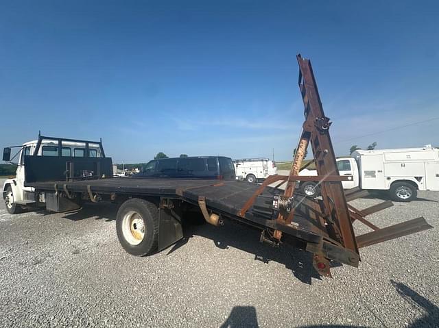 Image of Freightliner FL60 equipment image 4