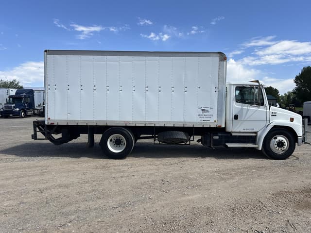 Image of Freightliner FL60 equipment image 3