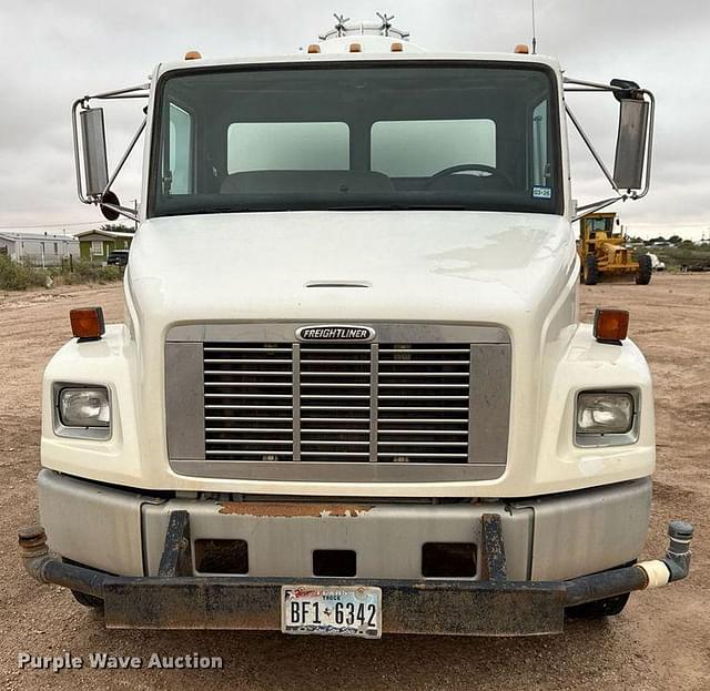 Image of Freightliner FL60 equipment image 1