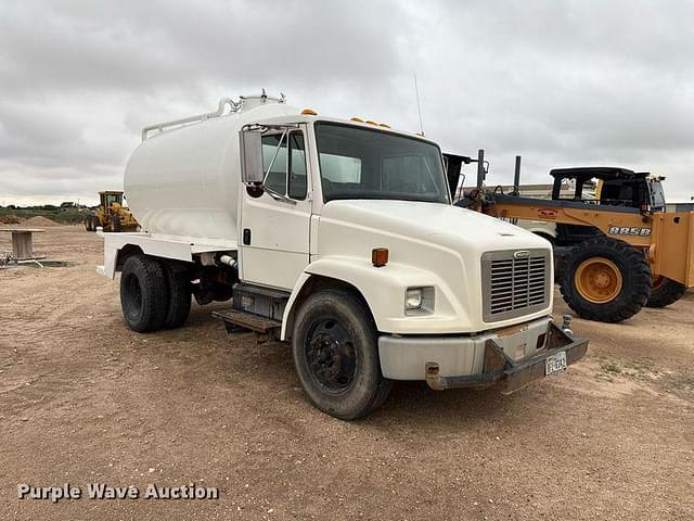 Image of Freightliner FL60 equipment image 2
