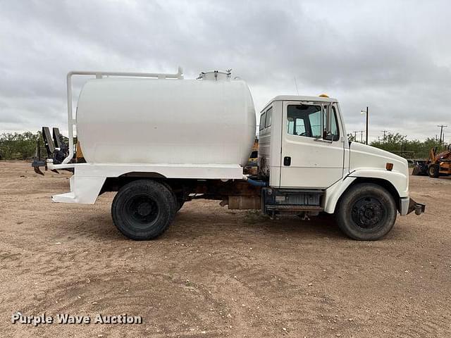 Image of Freightliner FL60 equipment image 3