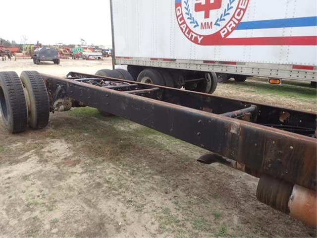 Image of Freightliner FL70 equipment image 3