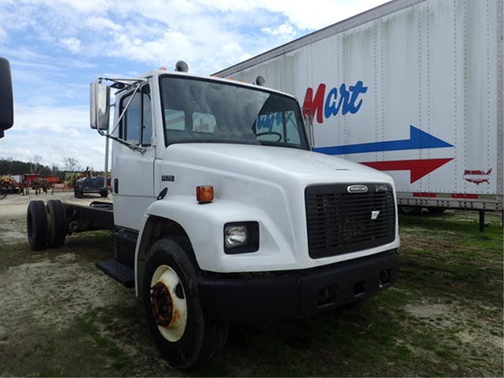 1999 Freightliner FL70 Equipment Image0
