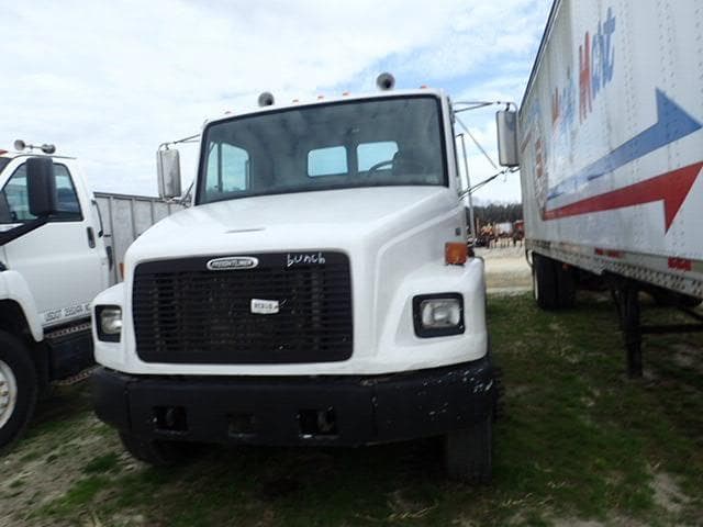 Image of Freightliner FL70 equipment image 2