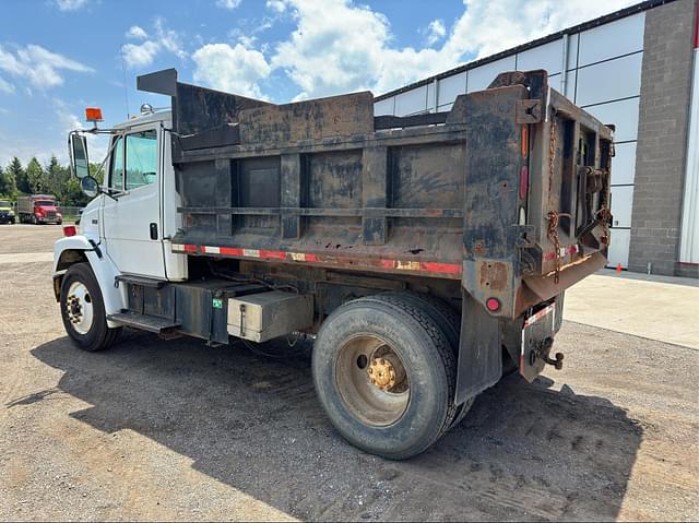 Image of Freightliner FL70 equipment image 2