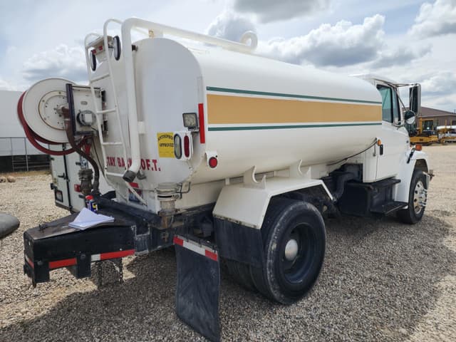 Image of Freightliner FL70 equipment image 4