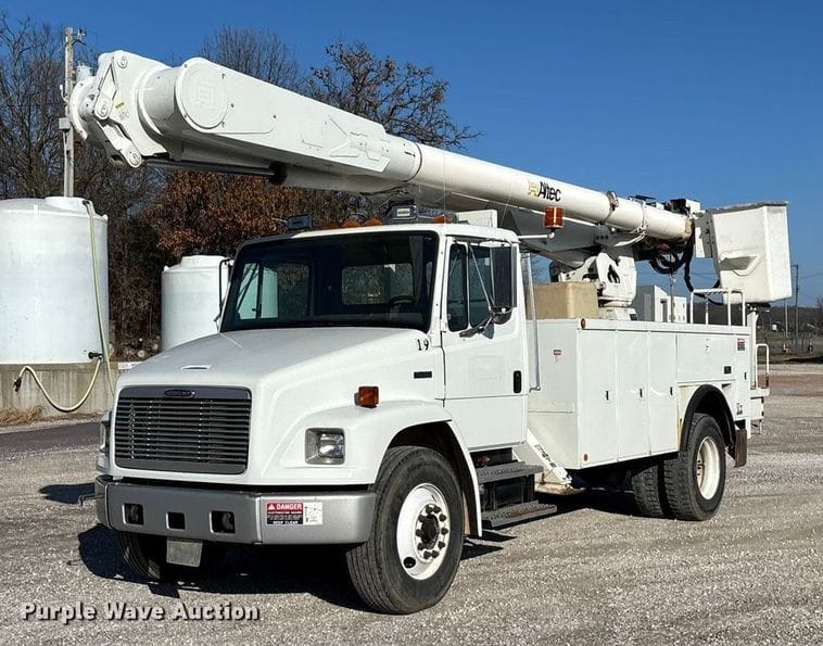 1999 Freightliner FL70 Equipment Image0