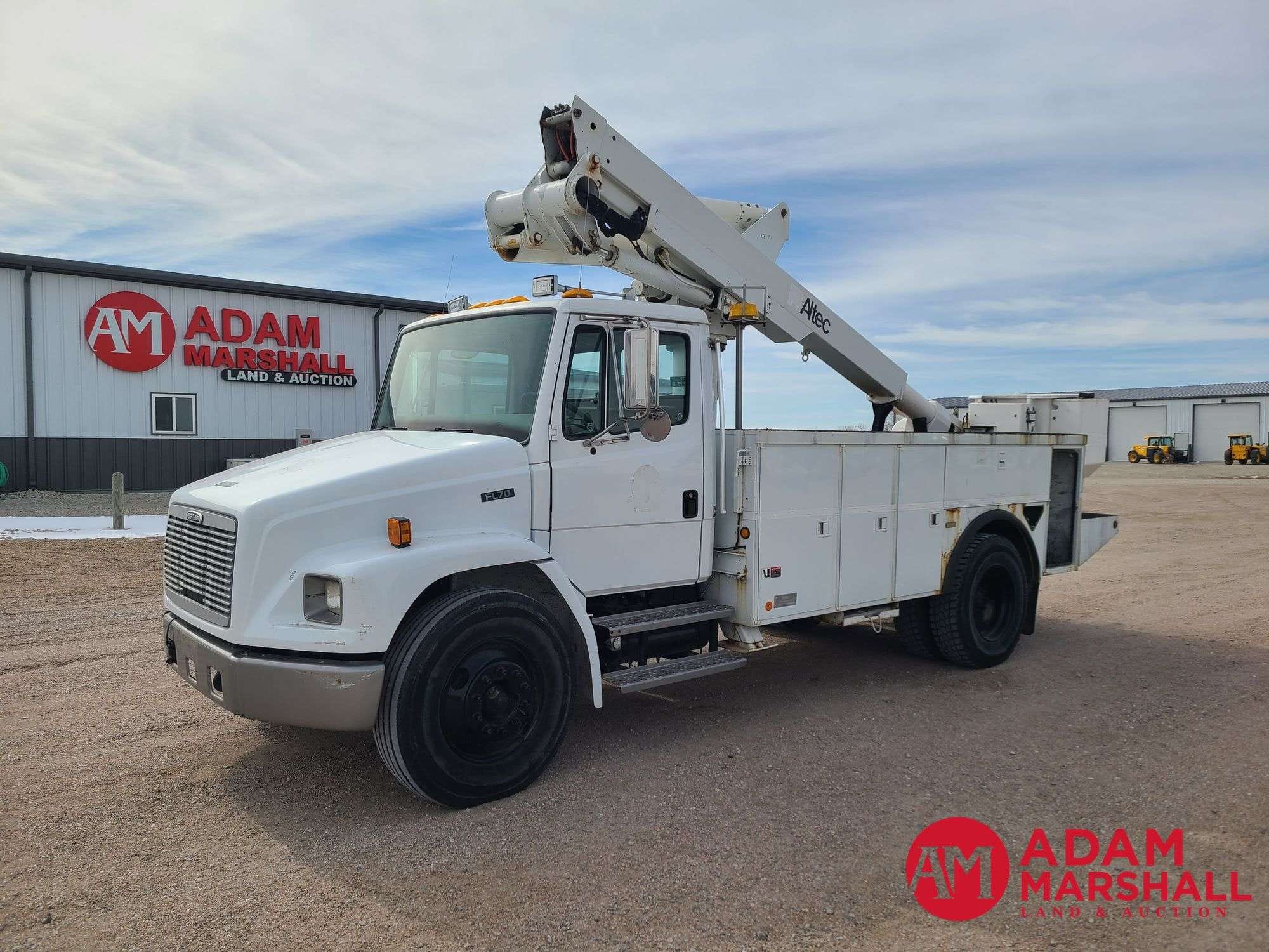 1999 Freightliner FL70 Equipment Image0