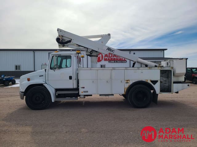 Image of Freightliner FL70 equipment image 4