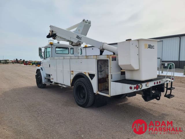 Image of Freightliner FL70 equipment image 3