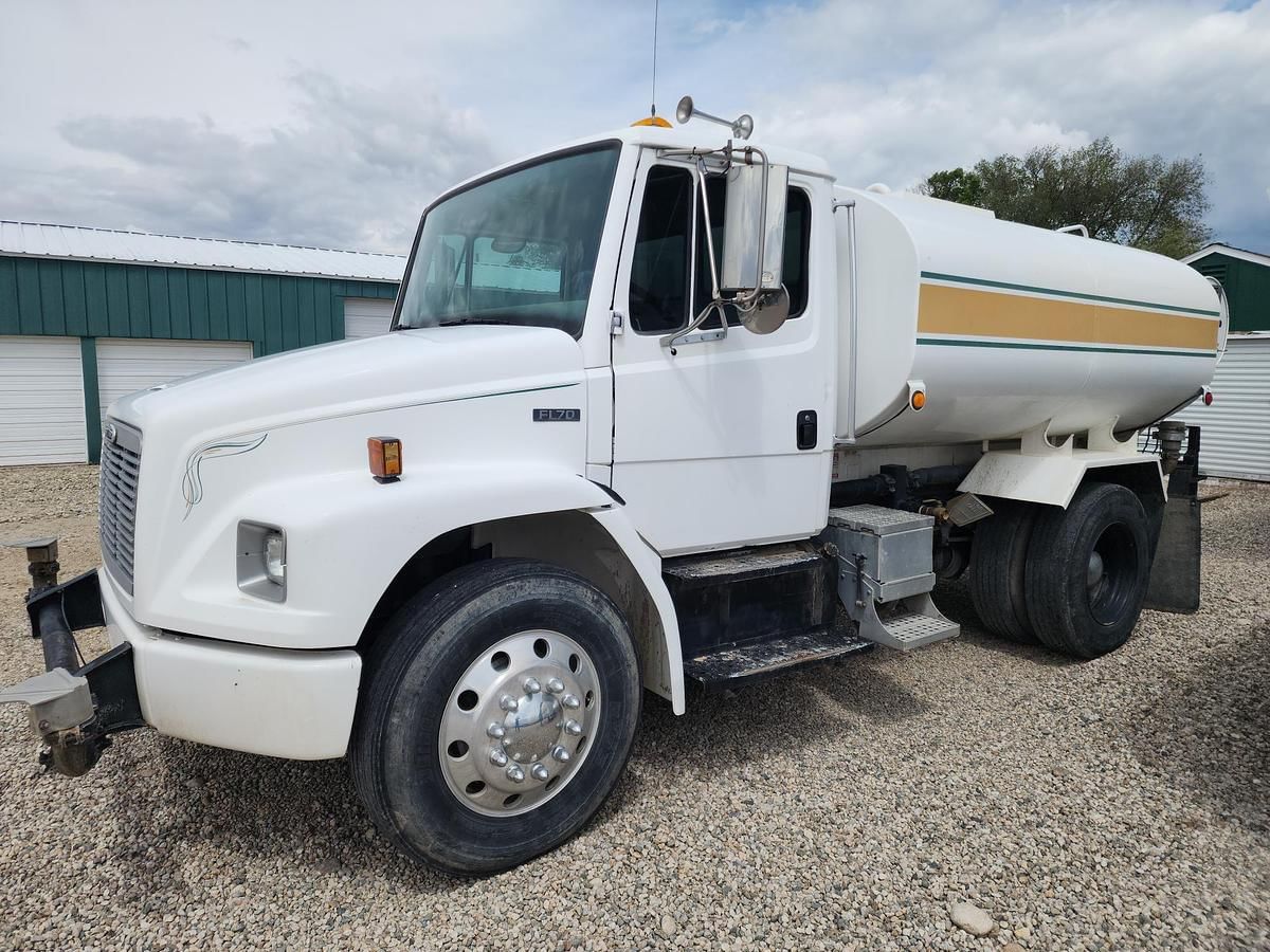 1999 Freightliner FL70 Equipment Image0