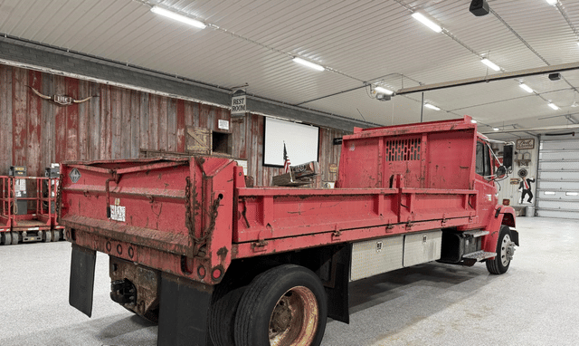 Image of Freightliner FL70 equipment image 2