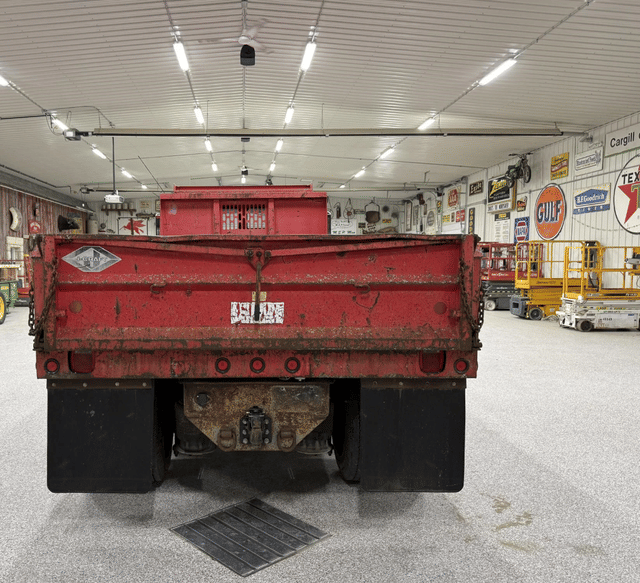 Image of Freightliner FL70 equipment image 3