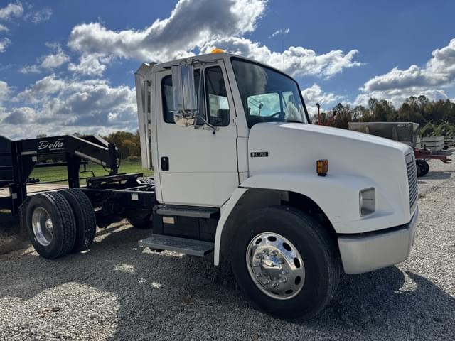 Image of Freightliner FL70 equipment image 2