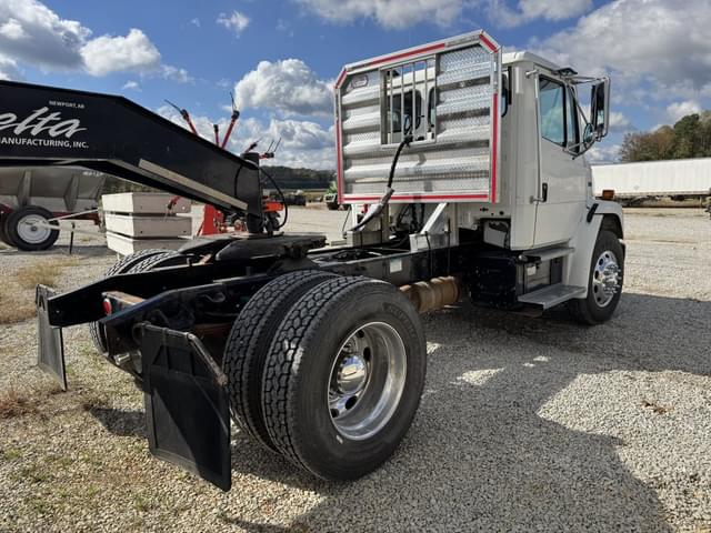 Image of Freightliner FL70 equipment image 3