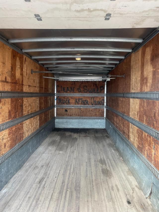 Image of Freightliner FL70 equipment image 4
