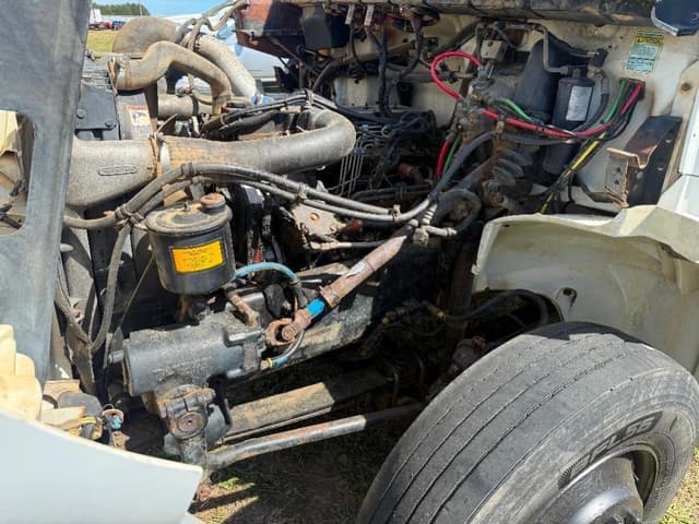 Image of Freightliner FL70 equipment image 3