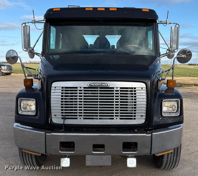 Image of Freightliner FL70 equipment image 1