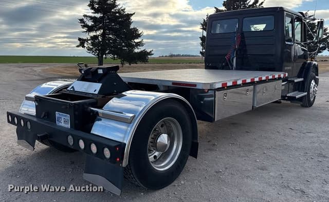 Image of Freightliner FL70 equipment image 4