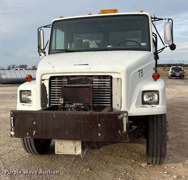 Image of Freightliner FL70 equipment image 1