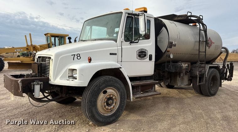1999 Freightliner FL70 Equipment Image0